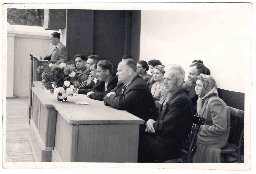 Фотография черно-белая. Торжественное собрание, посвященное 40-летию районной комсомольской организации 