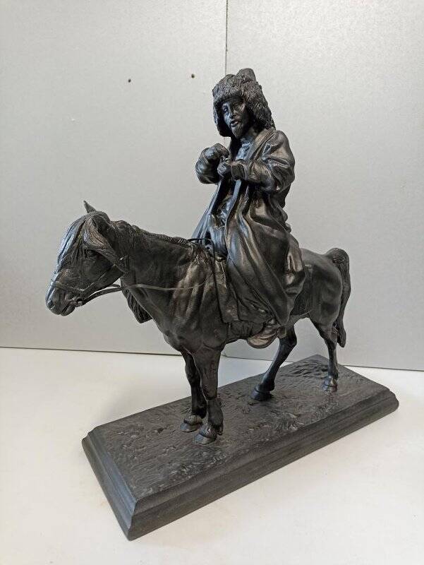 Скульптура «Киргиз на лошади»