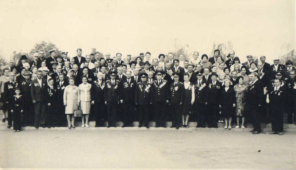 Фотография Встреча ветеранов 6 гв.т.бр. в г. Никополь в 11-17.09.1975г..