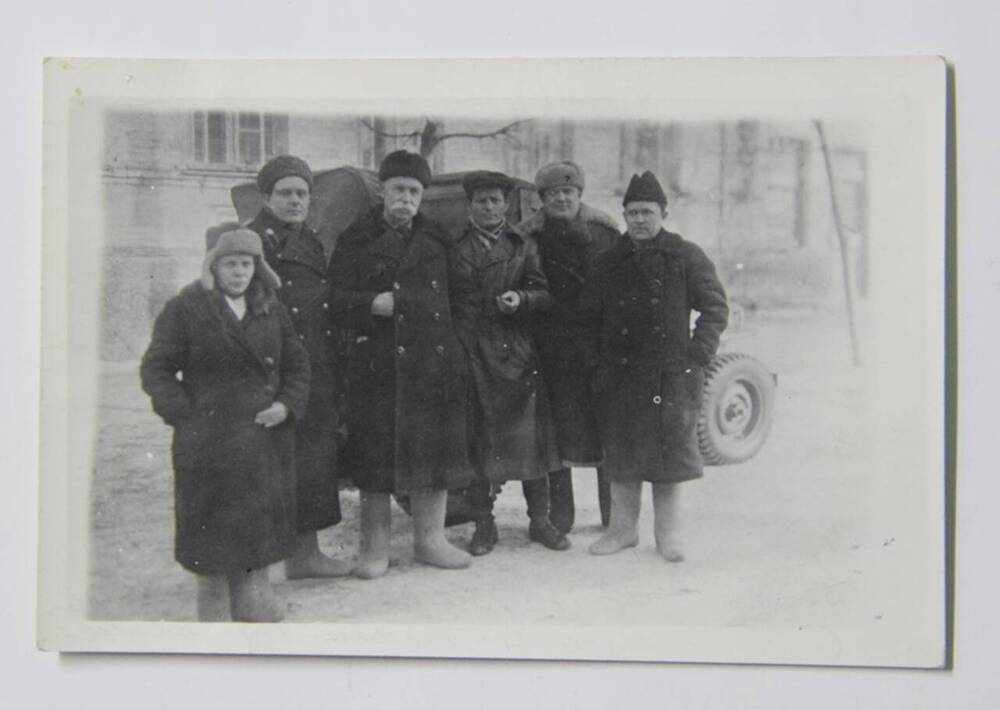 Фотография групповая (третий слева Токарев Ф.В.)