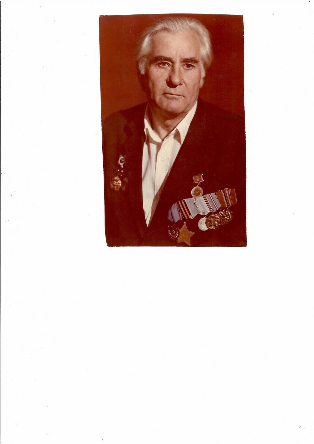 Фото цветное, на снимке изображен ветеран ВОВ Момот И.Я.