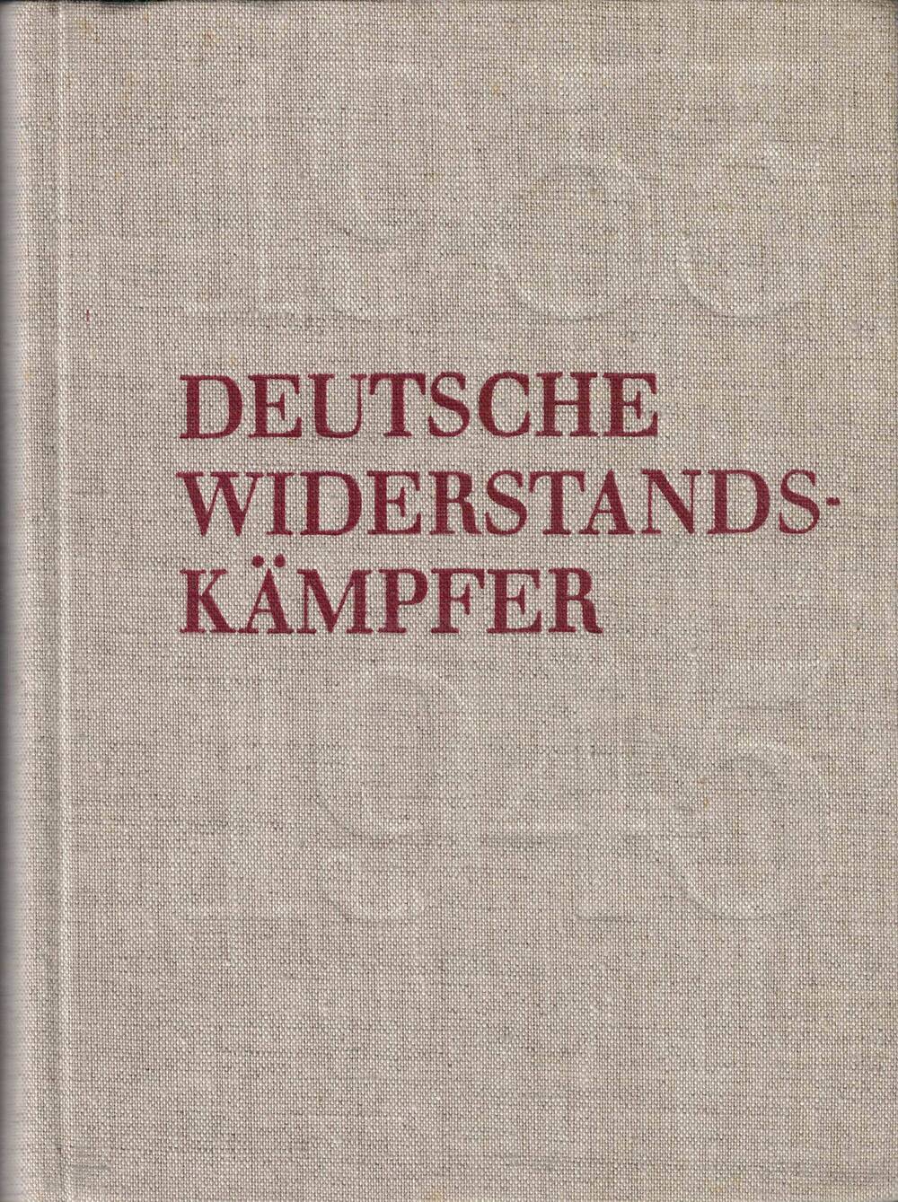 Книга Deutsche Widerstands-kämpfer, Том 2, на немецком языке из личной библиотеки Героя Советского Союза Егорова Михаила Алексеевича.