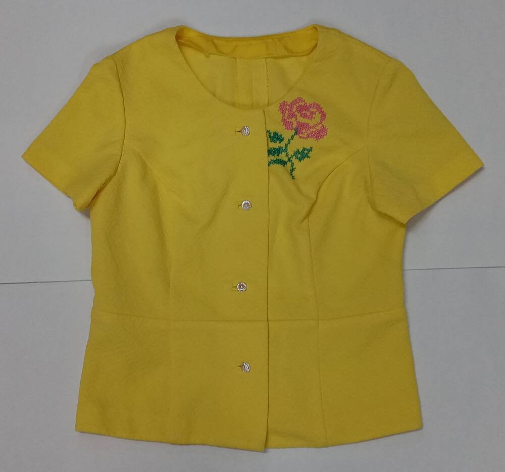 Блузка-кофта - деталь женского костюма с короткими рукавами из кримплена. Пошив 1975 г.