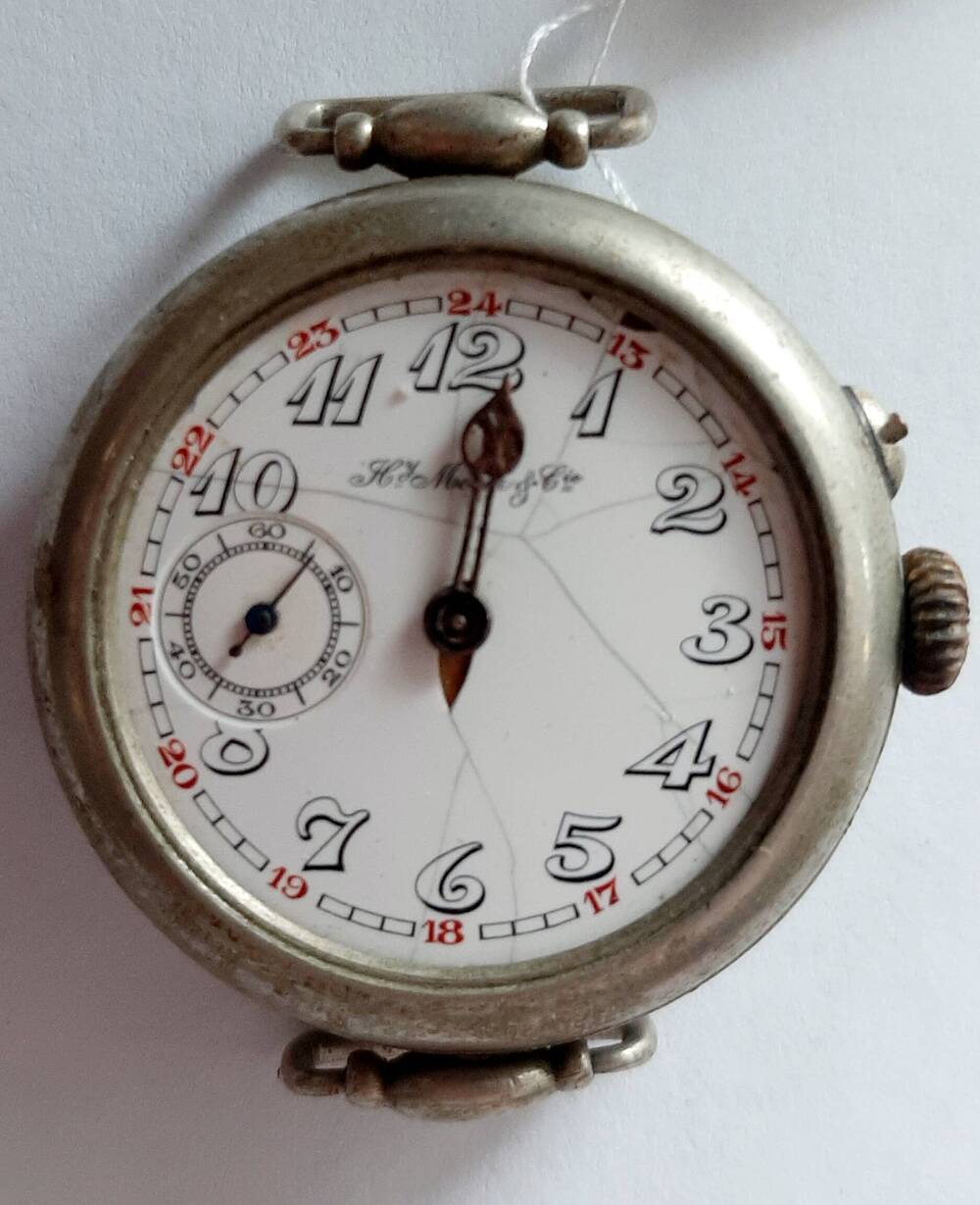Часы наручные  принадлежали Никифоровой Анны Никифоровны