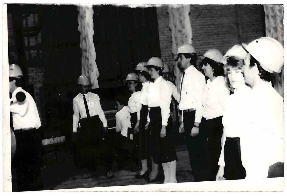 Фотография черно-белая. Участники КВН 1986 г.