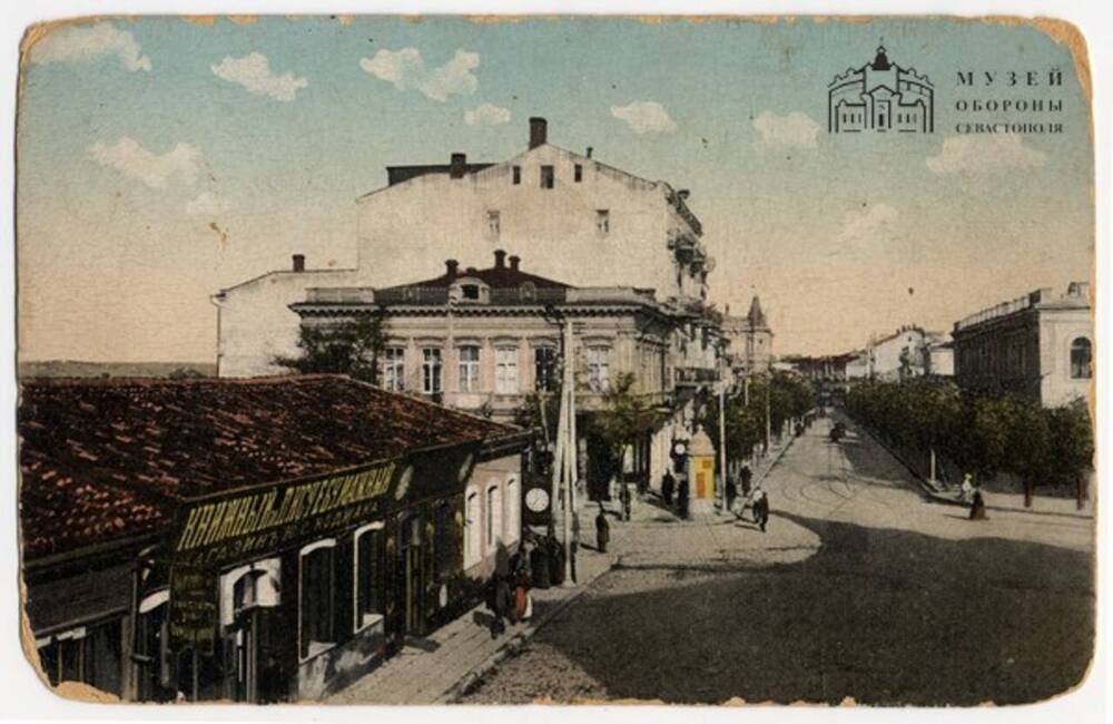 Открытка почтовая. Севастополь. Нахимовская улица с часовни.