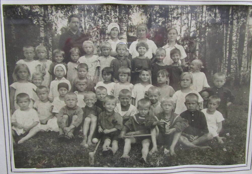 Фотография первого детского сада  на Саввинской фабрике.