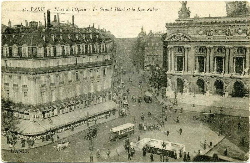 Открытка. 42. PARIS - Place de l'Opéra - Le Grand - Hôtel et la Rue Auber.