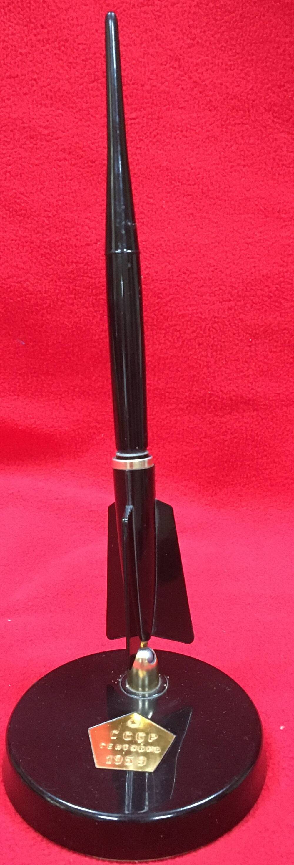 Канцелярский прибор:подставка под ручку в форме ракеты,чернильная ручка