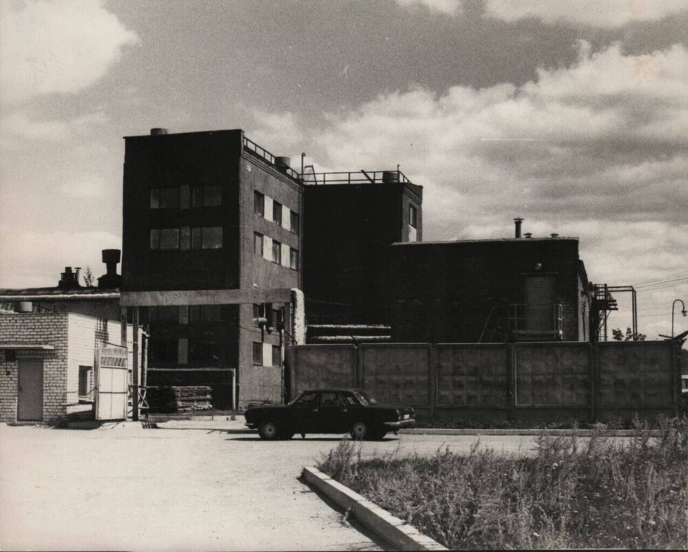 Фото. Здание Шоршелского пивоваренного завода. 1995г.