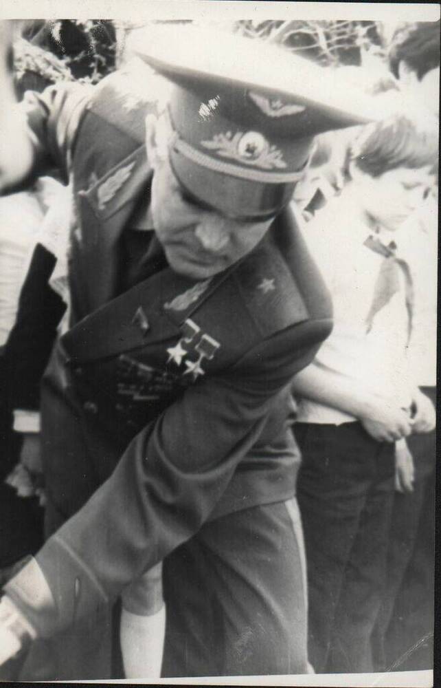 Фото. Герой космоса А.Г. Николаев в г. Челябинск. 1982 год