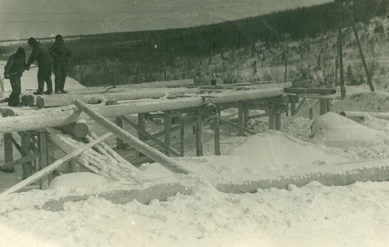Фото. Амуро-Якутская автодорожная магистраль. Строительство моста.
