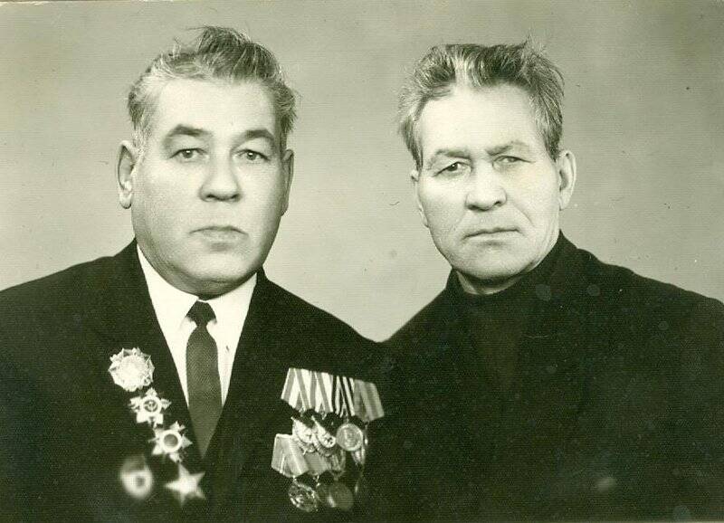 Фото. Наседкин Григорий Тихонович с братом Максимом Тихоновичем, 6 января 1970 г., г. Алдан.