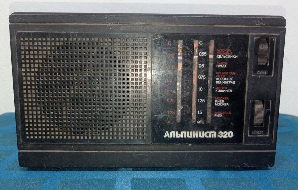 Радиоприёмник портативный «АЛЬПИНИСТ-320». 