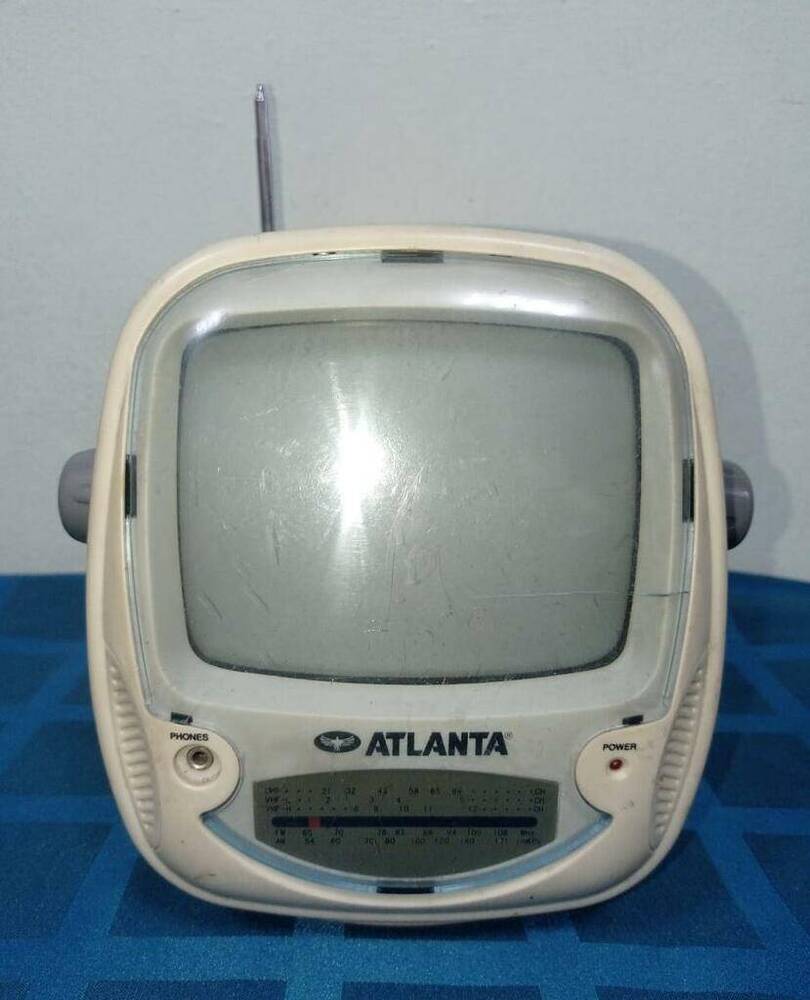 Телевизор портативный «ATLANTA» серого цвета, с радиоприёмником.