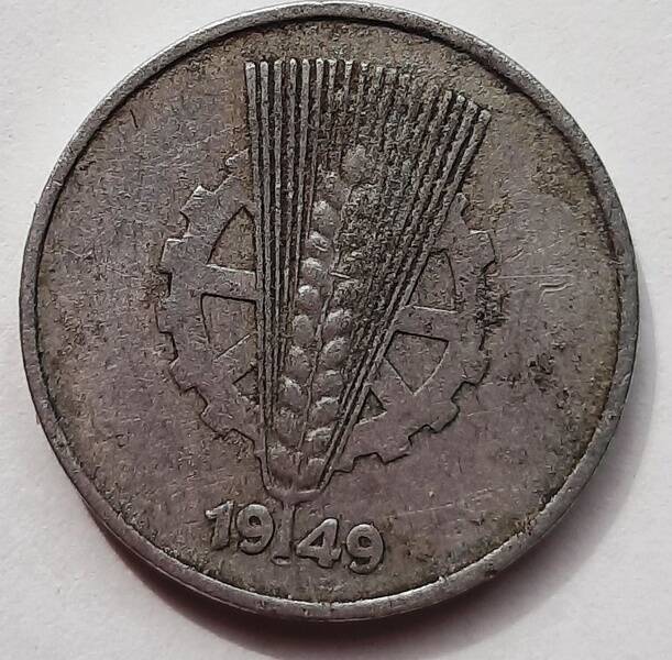 Монета достоинством 10 pfennig