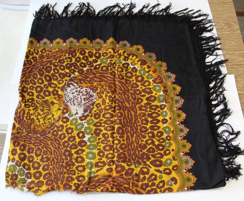 Платок павловопосадский (шаль) с бахрамой