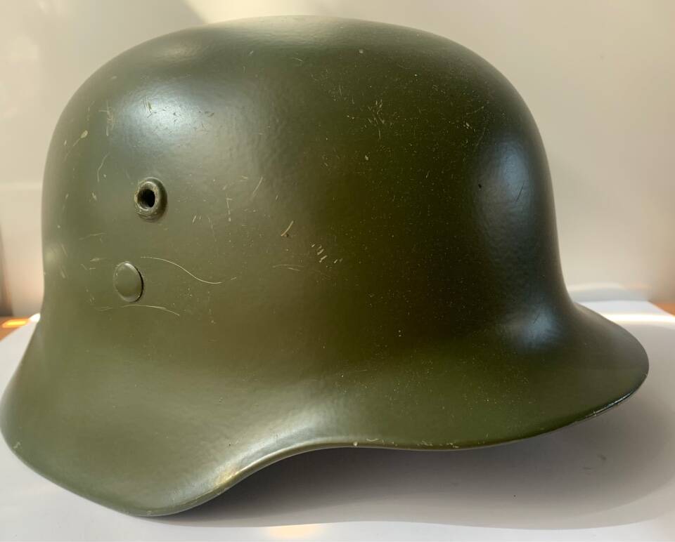 Шлем Венгерский М-37. Образца 1937 года. Шлем окрашен в зеленый цвет. Венгрия, 1937 года.