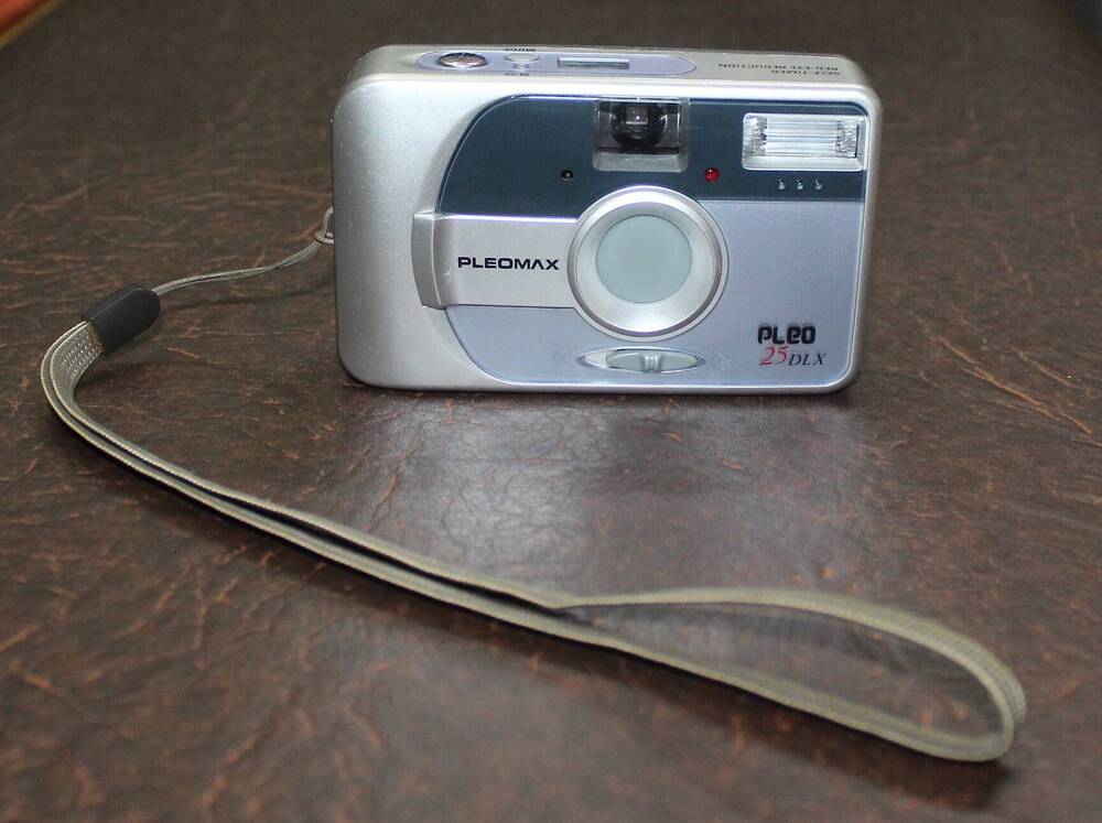 Фотоаппарат пленочный Pleomax, с футляром.