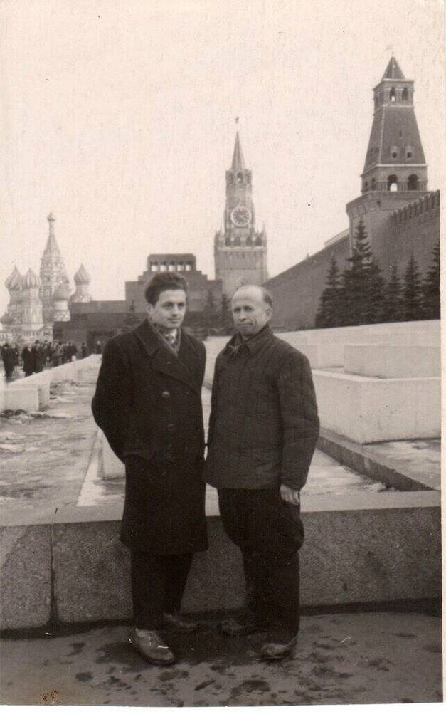 Фотография  Мельзетдинов Ш.Я. с отцом г.Москва