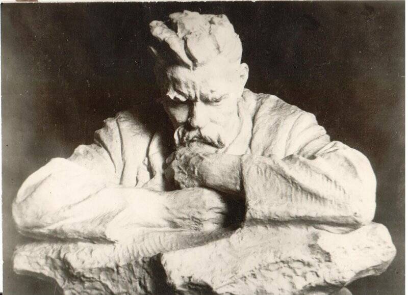 Фотография Скульптурная композиция «А.М. Горький в последние годы жизни». Автор А.В. Кикин.