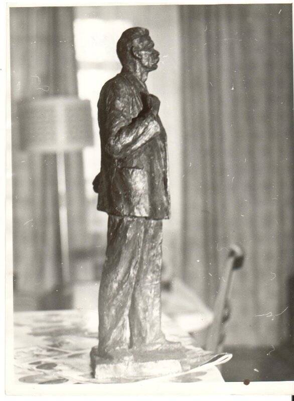 Фотография Статуя «А.М. Горький.» Автор А.В. Кикин.
