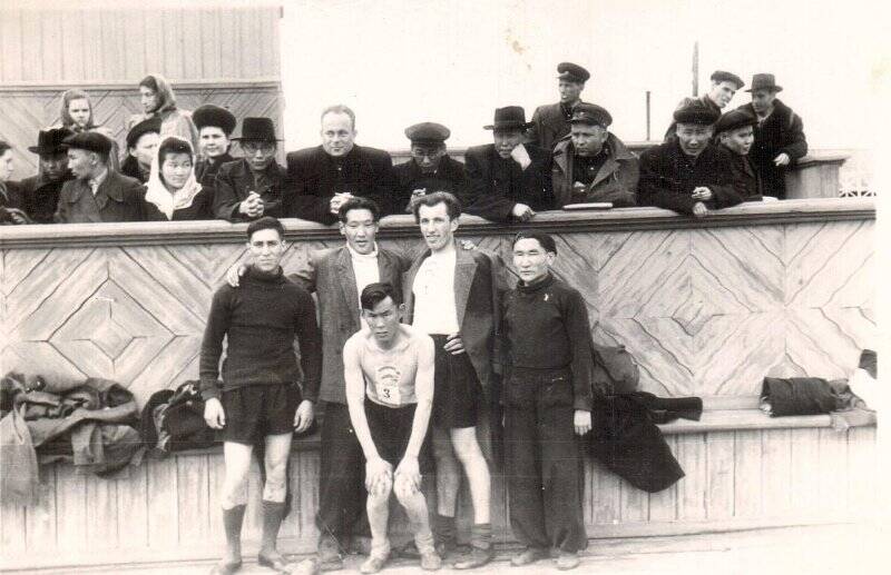 Фотография групповая. Фотография групповая. Павлов Ю.А во время спортивного соревнования. Снимок сделан 10 мая 1953 года.