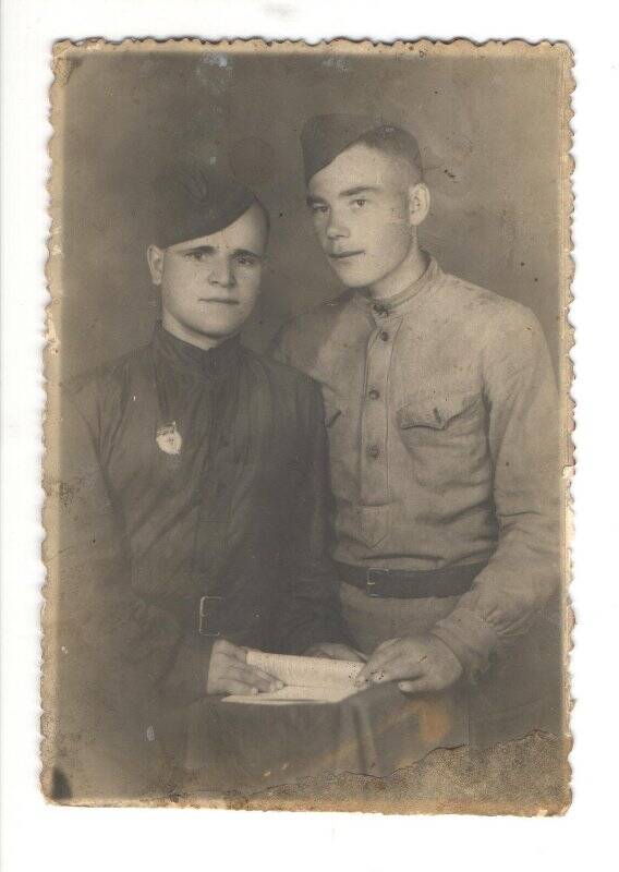 Фотография. Фотография. Оболдин С.С. (справа) - Герой Советского Союза с боевым другом