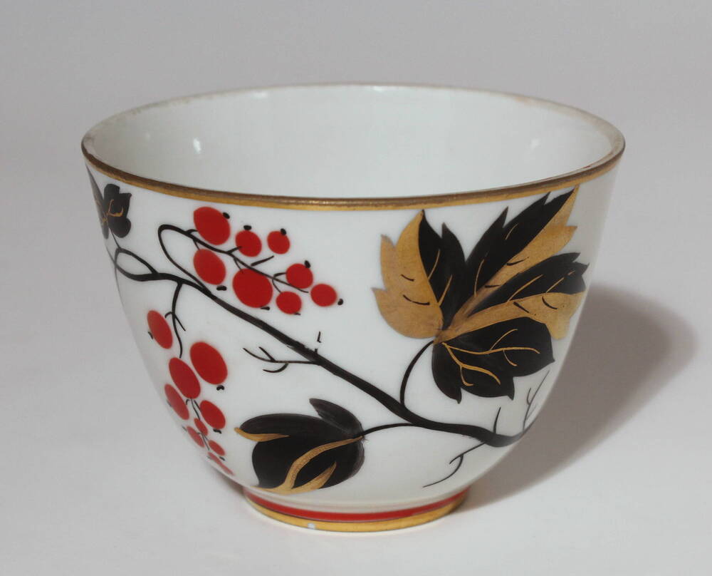 Чашка чайная (из сервиза Красная смородина из 16-ти предметов, КП-4098 - 4113, 1812/1,2-ф - 1827-ф).