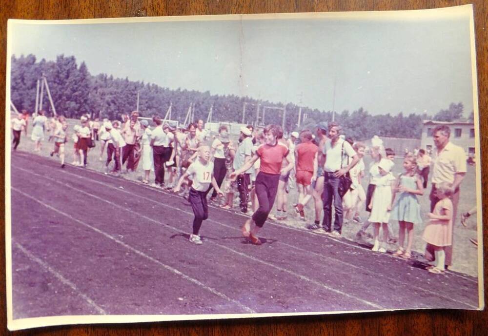 Фото. Соревнования на открытии стадиона в селе Ушаковское, 1980-е годы.