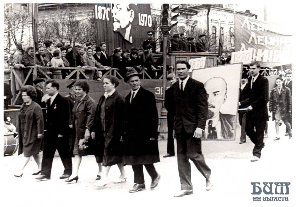 Фото Голубев А.И. на первомайской демонстрации, 1970