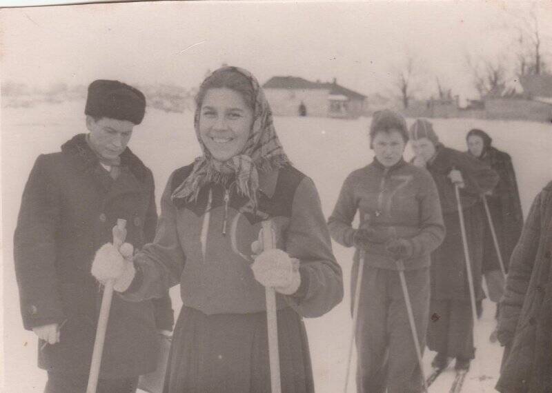 Фотография. Гражданка Юнина на лыжных гонках. Из альбома №5 с фото.