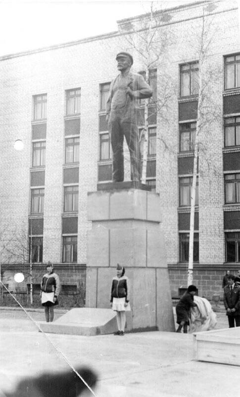 Фотография видовая. Памятник В.И. Ленин.