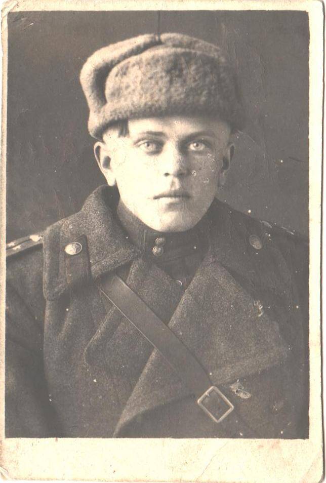 Молодой мужчина в зимней военной форме, Котовский Саша фронтовой друг Платунова Степана Ивановича.