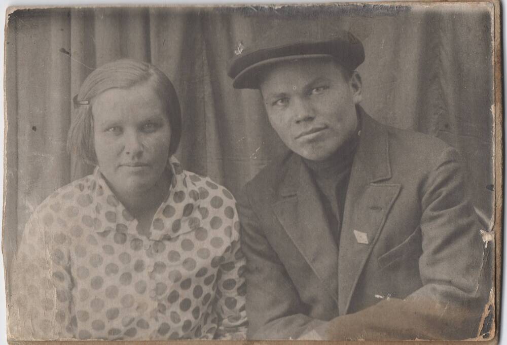 Фотография ч/б. Редькин Афанасий Иванович с супругой Редькиной Анной.