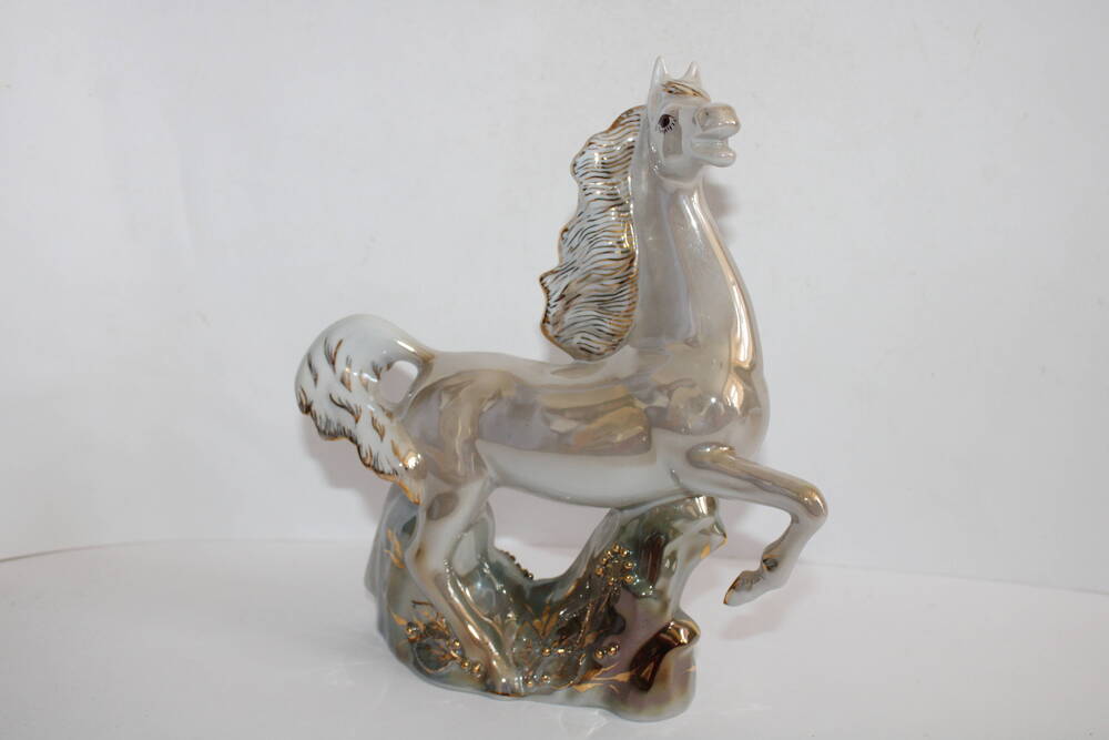 Скульптура малых форм: «Лошадь» - символ года по восточному календарю, Октябрьский фарфоровый завод (ОФЗ)