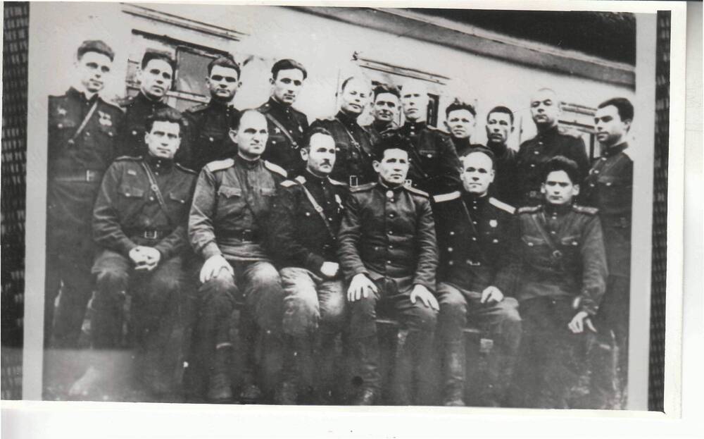 Фото ч/б, глянцевое, групповое. Офицеры политотдела 113 СД апрель 1944г. копия сделана в ноябре 1981г.