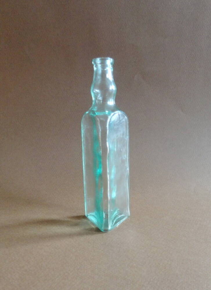 Бутылка трёхгранная 