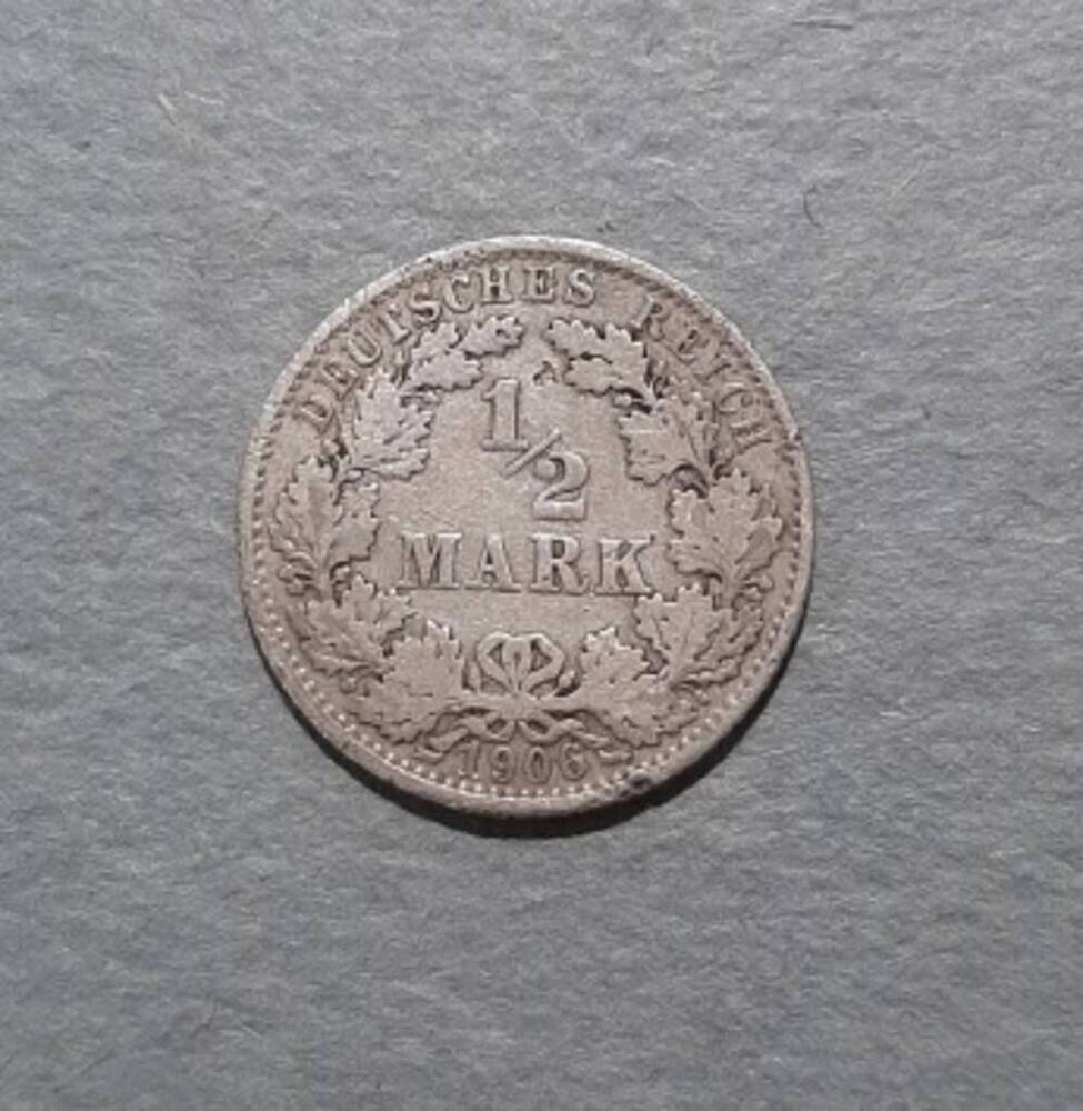 Монета. 1/2 марки.