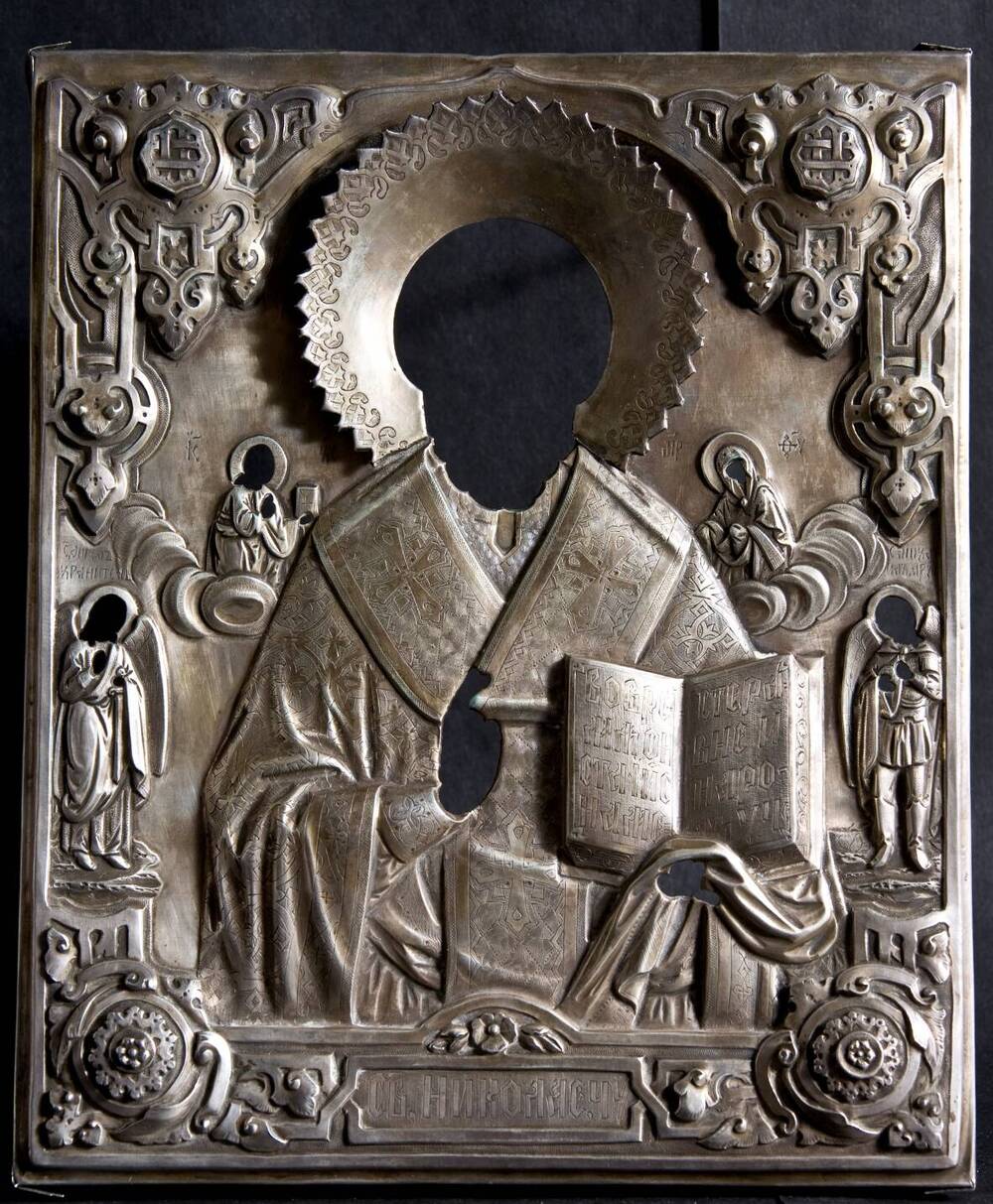 Оклад иконы Никола с приписными Архангелом Михаилом и Ангелом Хранителем с накладным венцом