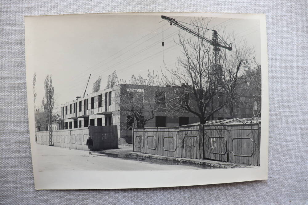 Фотография. Строительство нового жилого дома в Туапсе 1958г.