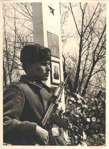 События на острове Даманский в марте 1969 г. Почетный караул у могилы полковника Д.В. Леонова в г. Иман, фотография