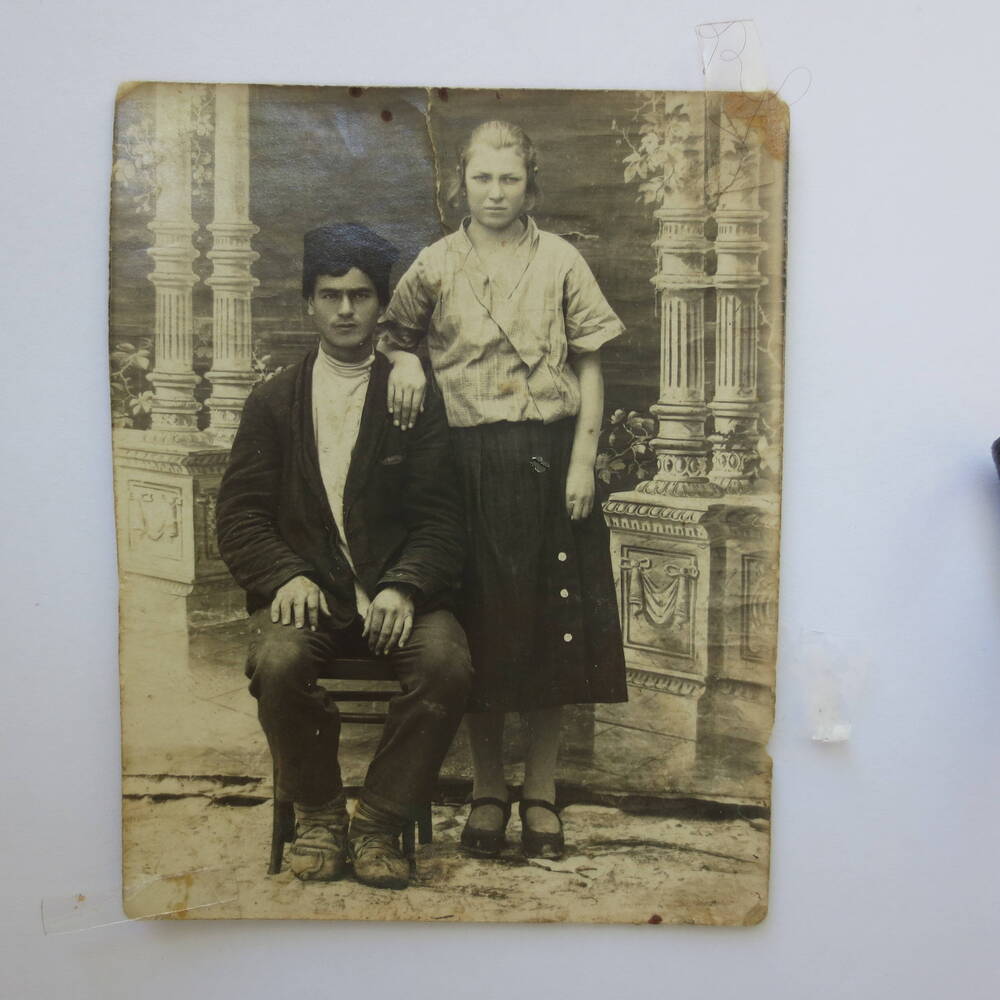 Фотография. Олейникова Анна и Огура Костя, начало XX в.г.. Карасубазар