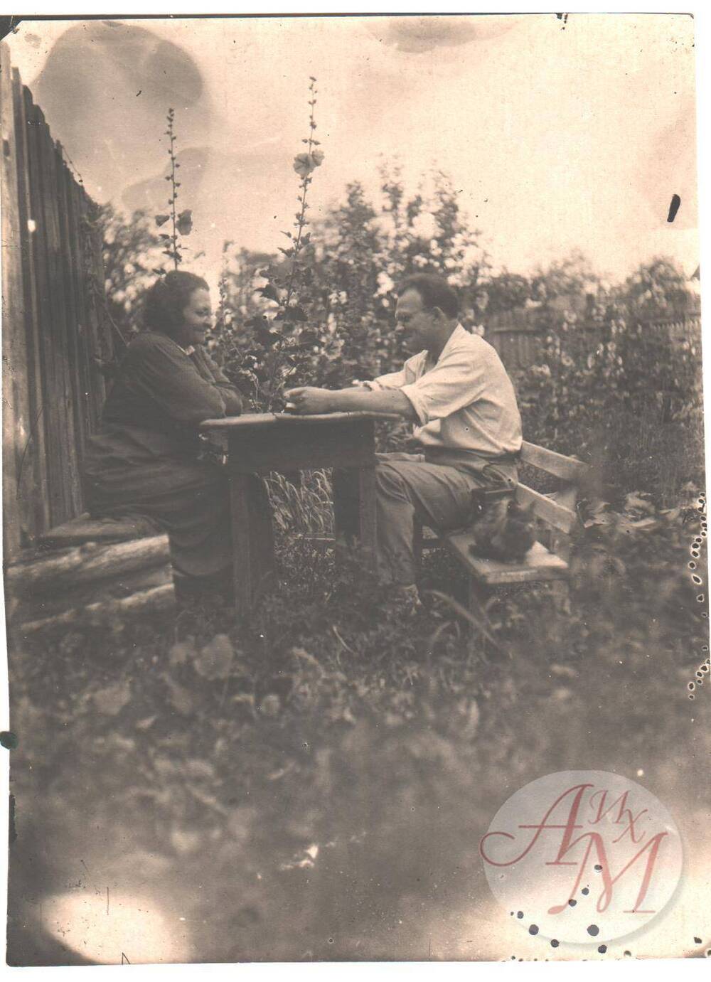 В.Г. Буренин с женой в саду.