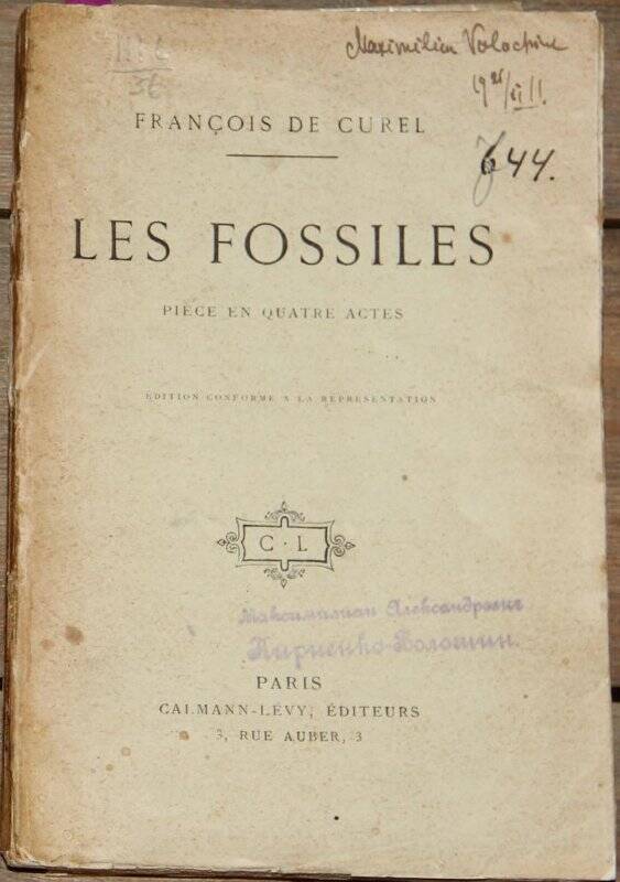 Les fossiles.(Piece en quatre actes). P., Calmann-Lévi, 1909.