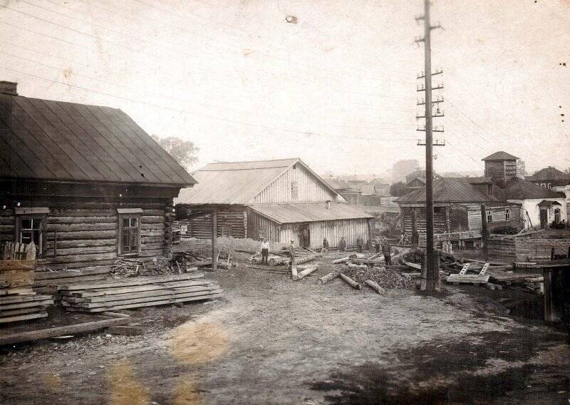 Фотография. Соликамск. Вид на мельницу и плотину на р. Усолке со стороны ул. Ленина. 1945 г.