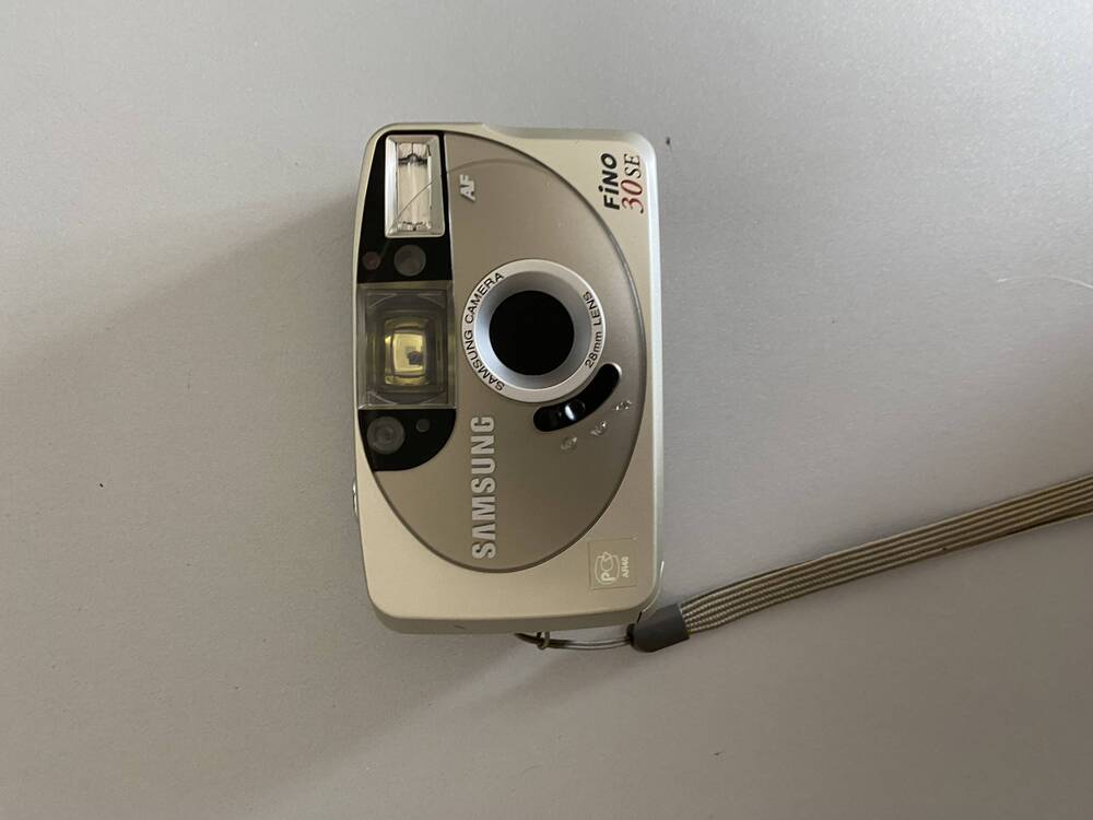 Фотоаппарат компактный пленочный SAMSUNG FINO 30si, пластик стекло ,  серого цвета.