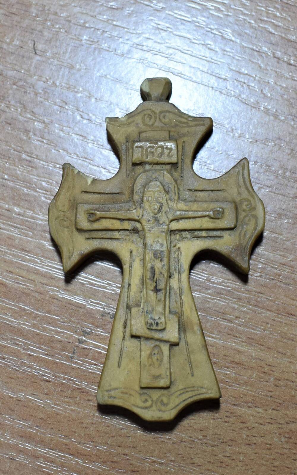 Крест деревянный.