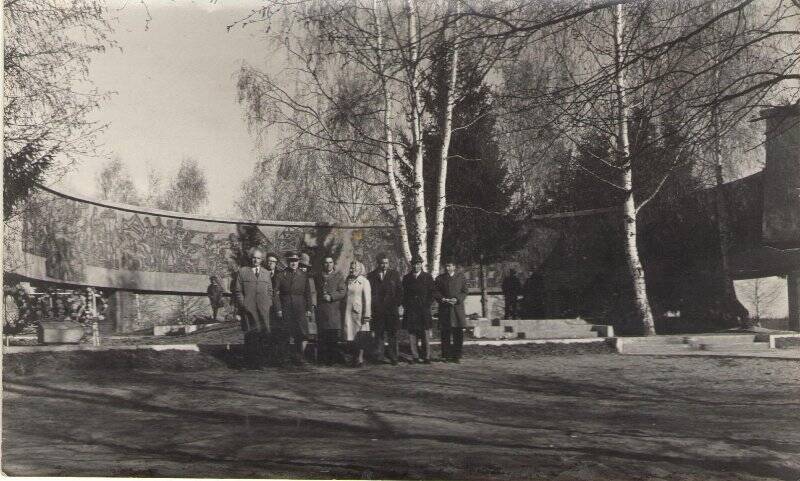 Фотография. Открытие памятника павшим воинам в Демянске. 1975 г.
