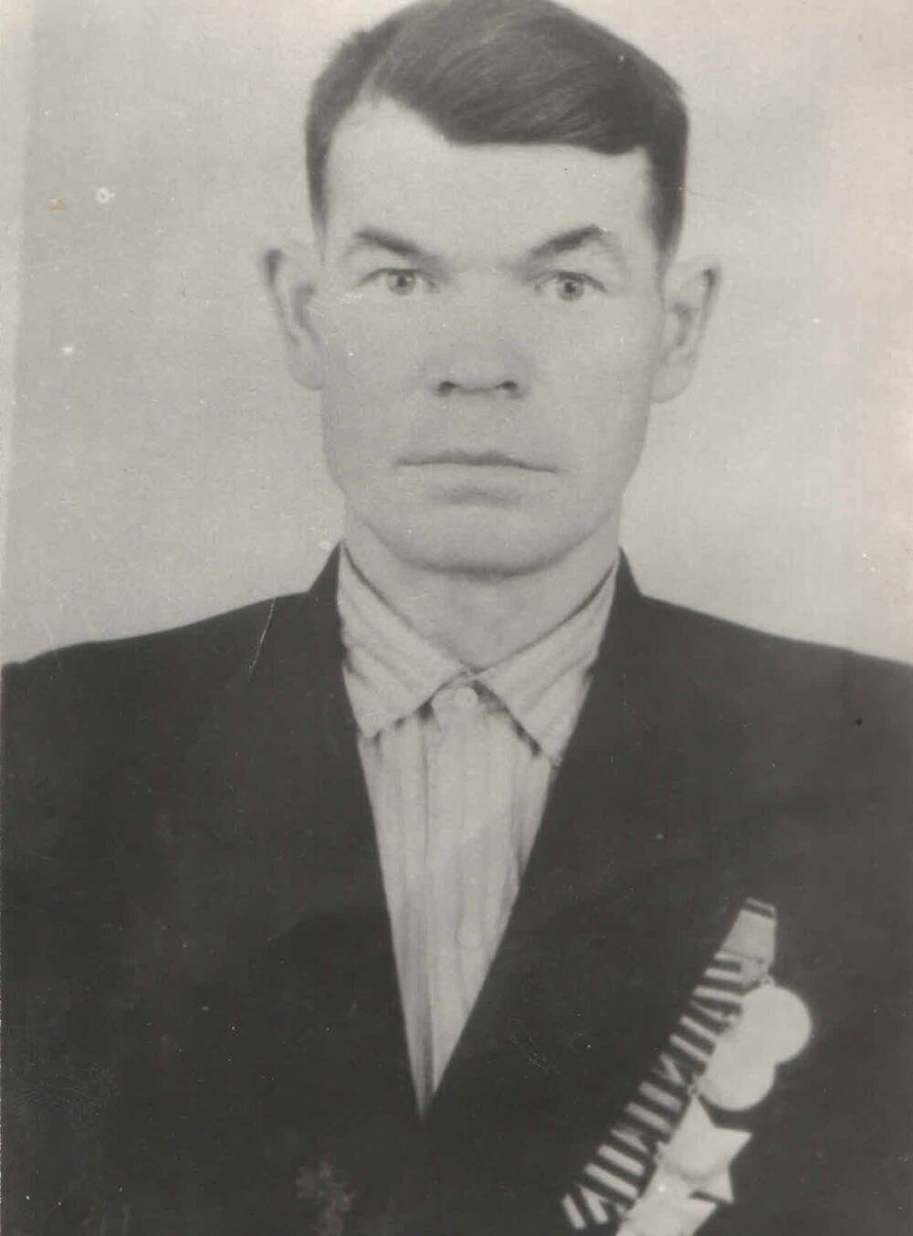 Фото. Портрет Быкова Александра Артемьевича (1921-1972) - командира расчёта миномётной батареи 837 - го стрелкового полка